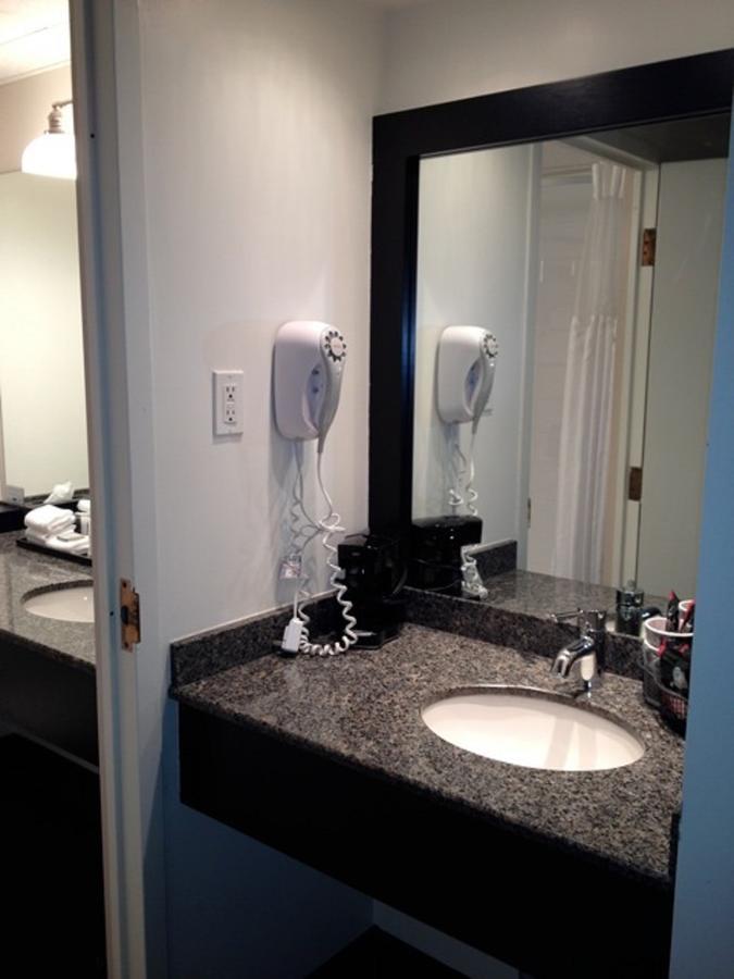 Travelodge Hotel By Wyndham Kingston Lasalle Extérieur photo